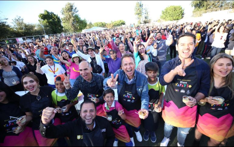El presidente municipal, Pablo Lemus destacó este evento en el que se logró romper el récord, y para él es importante que se sumen los barrios tradicionales de la Ciudad al festejo por este aniversario. ESPECIAL