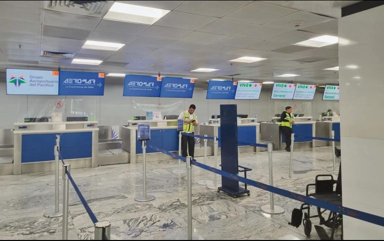 Los mostradores de Aeromar lucieron desolados, con personal ofreciendo información a quien lo requiriera. EL INFORMADOR/ J. Velsaco