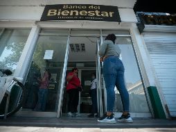 Con la Tarjeta de Bienestar, los y las beneficiarias de las pensiones o programas podrán cobrar su pensión de manera directa y sin intermediarios a través del Banco del Bienestar. EL INFORMADOR / ARCHIVO