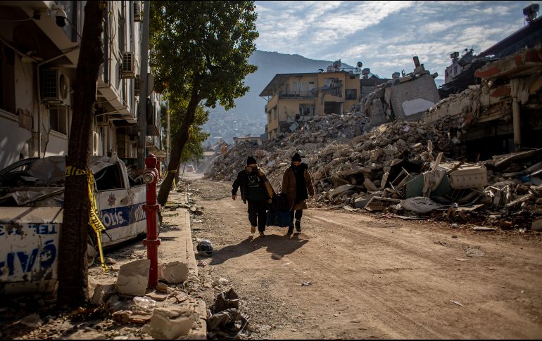 Equipos como el Fenerbahçe, Besiktas y Galatasaray comenzaron con campañas masivas para enviar ayuda a los afectados y cuerpos médicos que se encuentran en las zonas más afectadas. EFE / M. Divisek