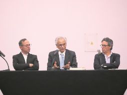 La presentación del libro estuvo dirigida por los ponentes, de izquierda a derecha, Tomás de Híjar Ornelas, Carlos Martínez Assad y Diego Petersen. EL INFORMADOR/ C. Zepeda