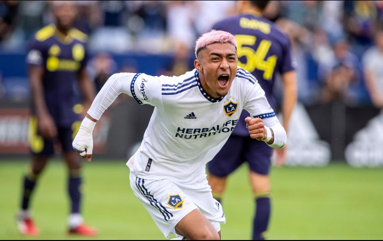 Está previsto que en los próximos días Julián Araujo se sume a los entrenamientos del filial azulgrana bajo las órdenes del también mexicano Rafa Márquez. AP / ARCHIVO