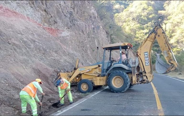 La SICT inició el programa de Conservación Rutinaria 2023 en carreteras federales de Jalisco. ESPECIAL