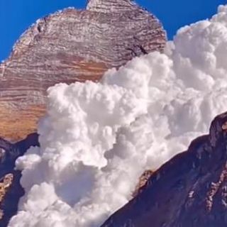 Espectacular avalancha de nubes en Nepal cautiva en redes sociales