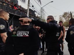 Elementos de Policía de Guadalajara tuvieron que intervenir para que no pasara a mayores. Twitter/@@PoliciaGDL