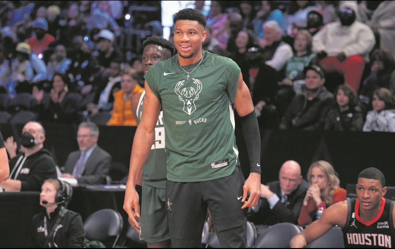 Giannis Antetokounmpo, de los Bucks de Milwauke, no participó en la competencia de habilidades por una molestía en su muñeca derecha, se espera que hoy esté para el Juego de Estrellas. AFP/J. Garrabrant