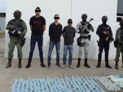 Los detenidos y el fentanilo asegurado fue puesto a disposición de autoridades. ESPECIAL