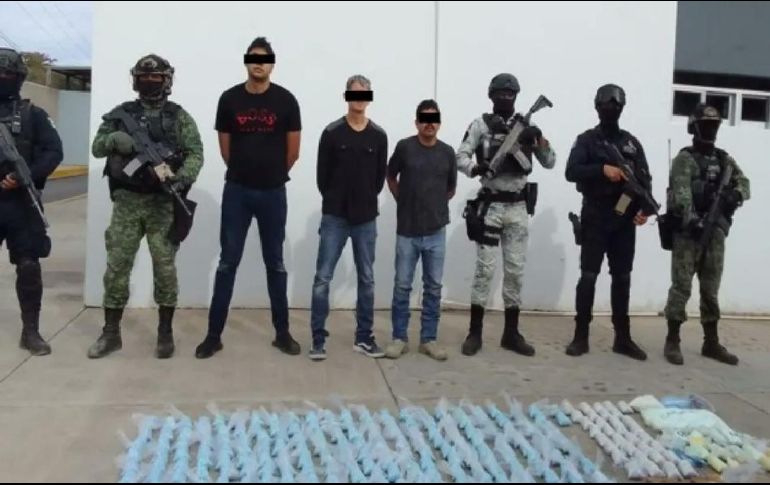 Los detenidos y el fentanilo asegurado fue puesto a disposición de autoridades. ESPECIAL