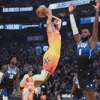 Tatum brilla en un festival de puntos