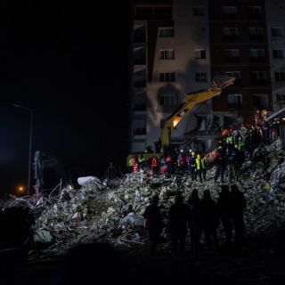 Tras nuevo terremoto, Turquía advierte de riesgo de tsunami