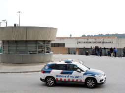 Medios de comunicación ante el Centro Penitenciario Brians 2, donde permanecerá recluido Dani Alves. EFE/Q. García