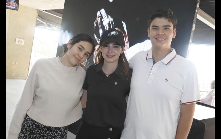 Camila García, Melody Villasana y Héctor García. GENTE BIEN JALISCO/Claudio Jimeno