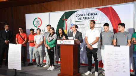 Un total de 9 clavadistas y dos entrenadores acudieron a Cámara de Diputados en la CDMX. Twitter/@Rommel_Pacheco