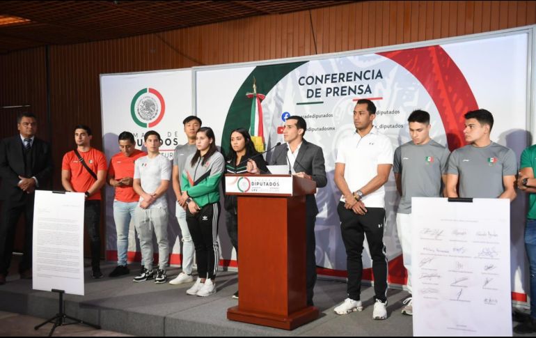 Un total de 9 clavadistas y dos entrenadores acudieron a Cámara de Diputados en la CDMX. Twitter/@Rommel_Pacheco