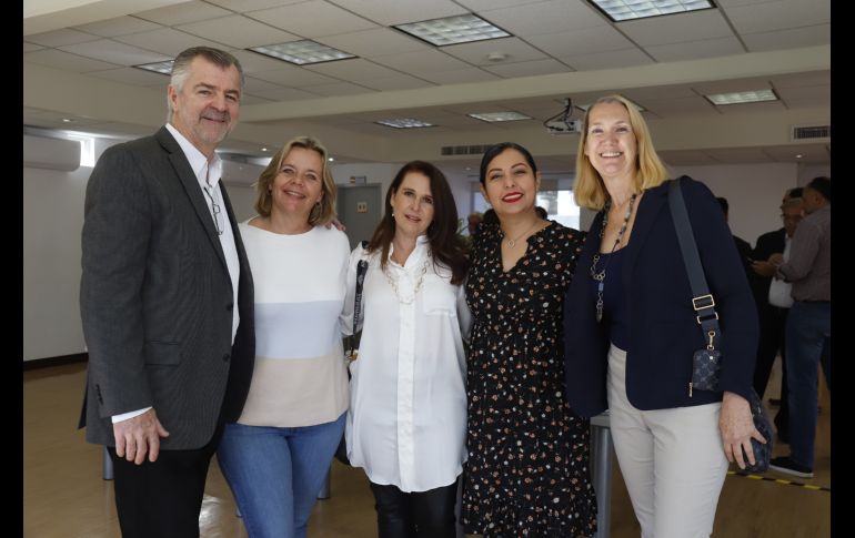 Gerardo Enkerlin, Astrid Howe, Liana Cerati, Ale Partida y Heike Von Der Heyde. GENTE BIEN JALISCO/Claudio Jimeno