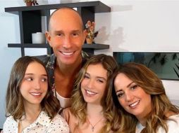 Fue a través de las cuentas de Instagram de la ahora expareja donde anunciaron la noticia, posteando un video en el que se ven caminando juntos en un parque y agregando un largo mensaje. INSTAGRAM / andrealegarreta y erikrubinoficial