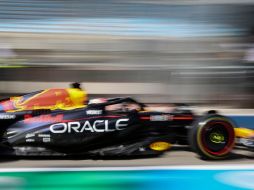 Max Verstappen, que completó 71 vueltas al trazado bareiní, marcó un mejor tiempo de 1:32.959. EFE / A. Haider