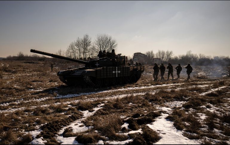 El gobierno estadounidense presentará este viernes un nuevo paquete de ayuda humanitaria a Ucrania, el día en el que se conmemora el primer aniversario de la invasión rusa. AP / V. Ghirda