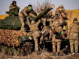 La medida impone bloqueos financieros a bancos, traficantes de armas y empresas tecnológicas vinculadas con la producción de armas en Rusia. AP/V. Ghirda