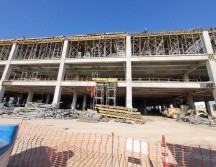 Actualmente, cientos de trabajadores de la construcción laboran en la edificación de la tienda. EL INFORMADOR / J. Velazco