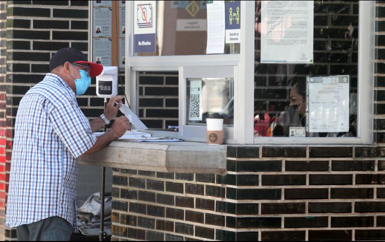 El costo de la prueba de verificación se mantendrá en 500 pesos, pero la penalización por no portar el holograma vigente será mucho mayor. EL INFORMADOR / ARCHIVO