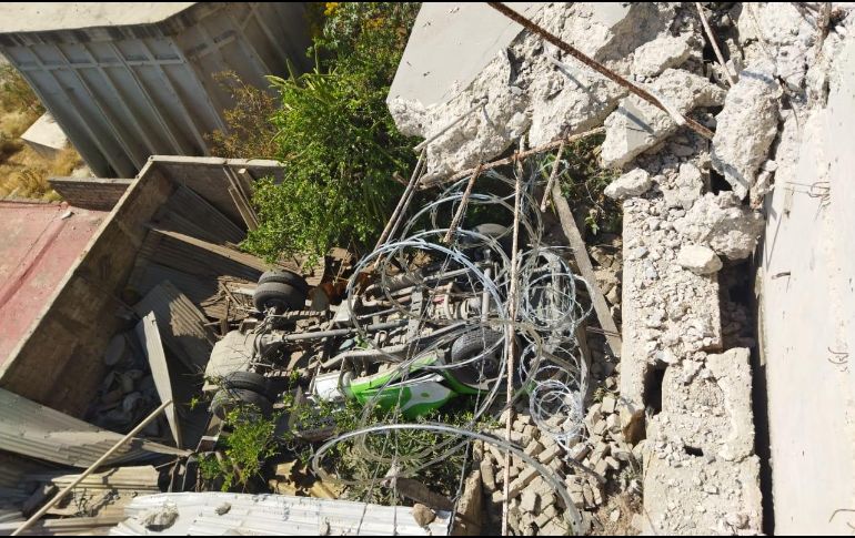 La válvula de alivio de la pipa presentó una fuga que fue controlada por los bomberos. ESPECIAL