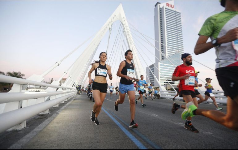 Será este domingo 26 de febrero cuando se lleve a cabo la edición 2023 de esta carrera, y al ser los dos principales patrocinadores de este 21K, tanto Granvita como Electrolit tienen recomendaciones para ti. EL INFORMADOR / ARCHIVO