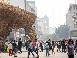 Pese a que las autoridades estatales afirmaron que desde la noche del jueves se controló el incendio en el bosque de La Primavera, ayer el humo continuó en diversas partes de la ciudad, como el Centro. EL INFORMADOR/C. Zepeda