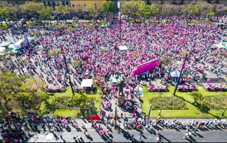 Poco a poco han comenzado a concentrarse alrededor de un templete montado frente al monumento a Miguel Hidalgo. EL INFORMADOR/A. Navarro