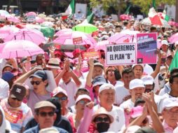 Miles de personas se dieron cita en el Centro de Guadalajara para expresarle su apoyo al INE. EL INFORMADOR/C. Zepeda