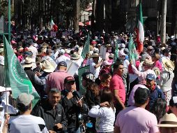 Desde tempranas horas de este domingo, miles de personas se concentraron en la explanada del Zócalo capitalino. SUN/J. Alvarado