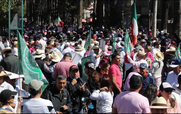 Desde tempranas horas de este domingo, miles de personas se concentraron en la explanada del Zócalo capitalino. SUN/J. Alvarado