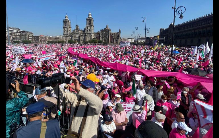Manifestación en el Zócalo de la Ciudad de México. SUN