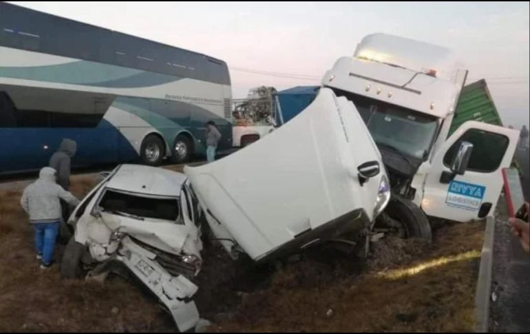 El siniestro ocurrió cerca de las 6:00 de la mañanam de este lunes en las inmediaciones de la caseta de cobro El Cerrillo. SUN/ESPECIAL