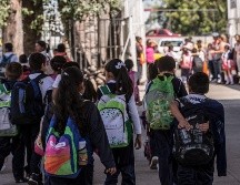 Madres, padres y tutores, deberán de realizar el trámite a preescolar, primero de primaria y primero de secundaria, a través de la aplicación RecreApp desde el celular, o en la página web. EL INFORMADOR / ARCHIVO
