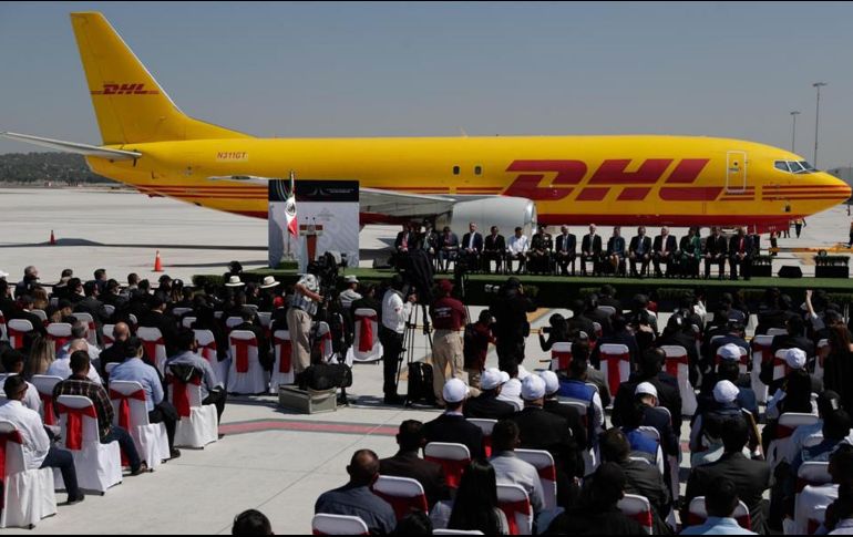 Frente a directivos, López Obrador agradeció a DHL el haber ayudado en los momentos más difíciles de la pandemia de COVID-19 al transportar vacunas en sus aviones. SUN/D. Sánchez
