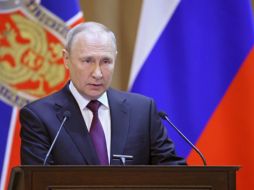 El presidente Vladimir Putin promulgó la ley sobre la suspensión del pacto con EU. AP