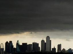 Los vientos fuertes y el granizo de gran tamaño representan los mayores peligros. AP