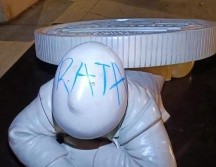 Iliana “N”, de 36 años, fue llevada ante el Ministerio Público por grafitear las esculturas de 