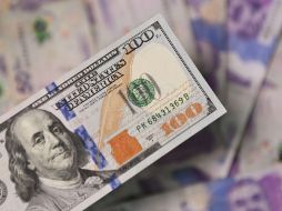 Ayer viernes 3 de marzo, el superpeso rompió la barrera de los 18 pesos por dólar, pues se ubicó en 17.99. AFP / ARCHIVO