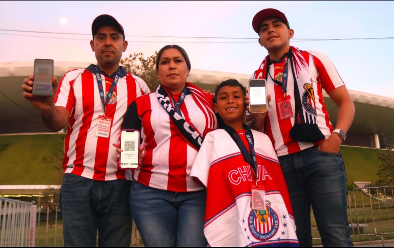 Desde temprana hora comenzó a llegar gente al Estadio Akron. IMAGO7/Juan Nuñez