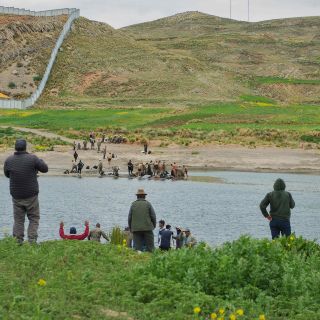 Mueren cuatro soldados ahogados en un río durante protesta en Perú
