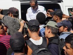 Los migrantes estaban hacinados en el tráiler. AFP