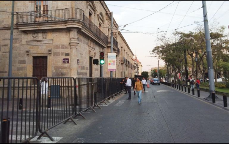 El Congreso de Jalisco fue blindado con vallas previo a las marchas del 8 de marzo, Día de la Mujer. EL INFORMADOR/ EVELYN OLVERA
