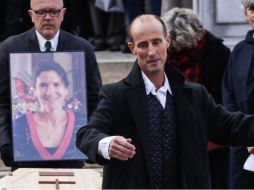 Voirin comenzó bailando solo, pero pronto se sumaron otras personas que habían acudido al funeral. ESPECIAL