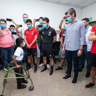 Jugadores de Atlas visitaron el Teletón hondureño