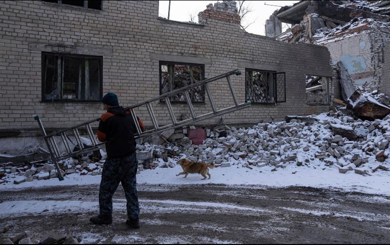 Bajmut podría ser tomada por las fuerzas rusas en los próximos días, lo que ha despertado las alertas. AP/E. Maloletka
