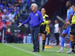El fin de semana se sorprendió al técnico del Cruz Azul, el Tuca Ferreti, fumando en uno de los palcos del Estadio Azteca. IMAGO7