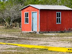 Abandonada, con mucho polvo, basura y un anafre oxidado con trozos de carbón, así era por dentro la casa de seguridad donde tenían cautivos a los cuatro extranjeros. EFE / Stringer