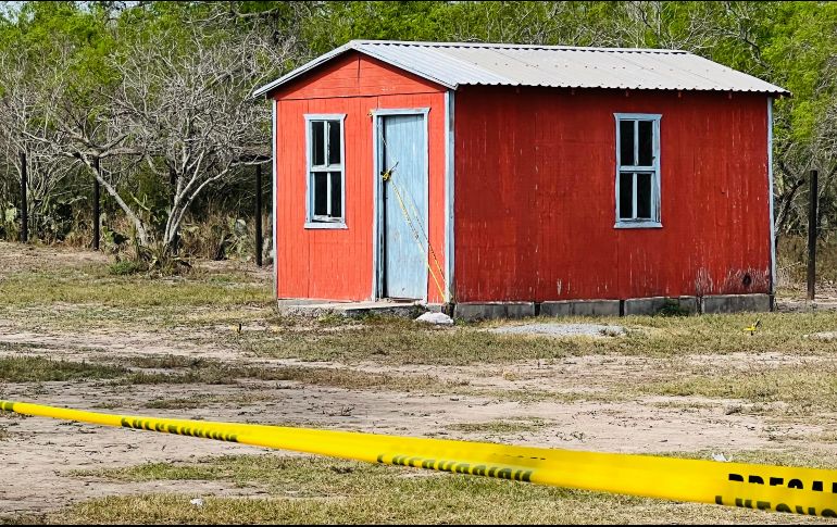 Abandonada, con mucho polvo, basura y un anafre oxidado con trozos de carbón, así era por dentro la casa de seguridad donde tenían cautivos a los cuatro extranjeros. EFE / Stringer